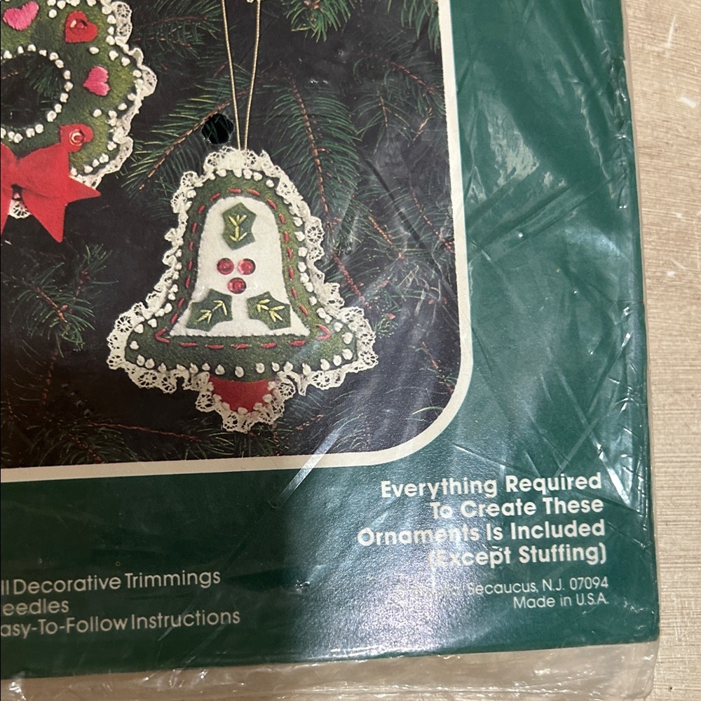 Bucilla Holiday Treasures Felt Ornaments - Red, Green, White-i’m - Picture 6 of 11